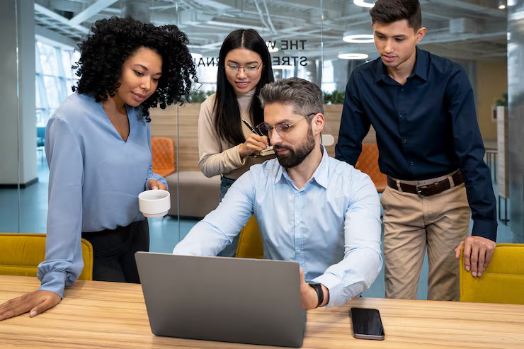Equipo técnico en oficina